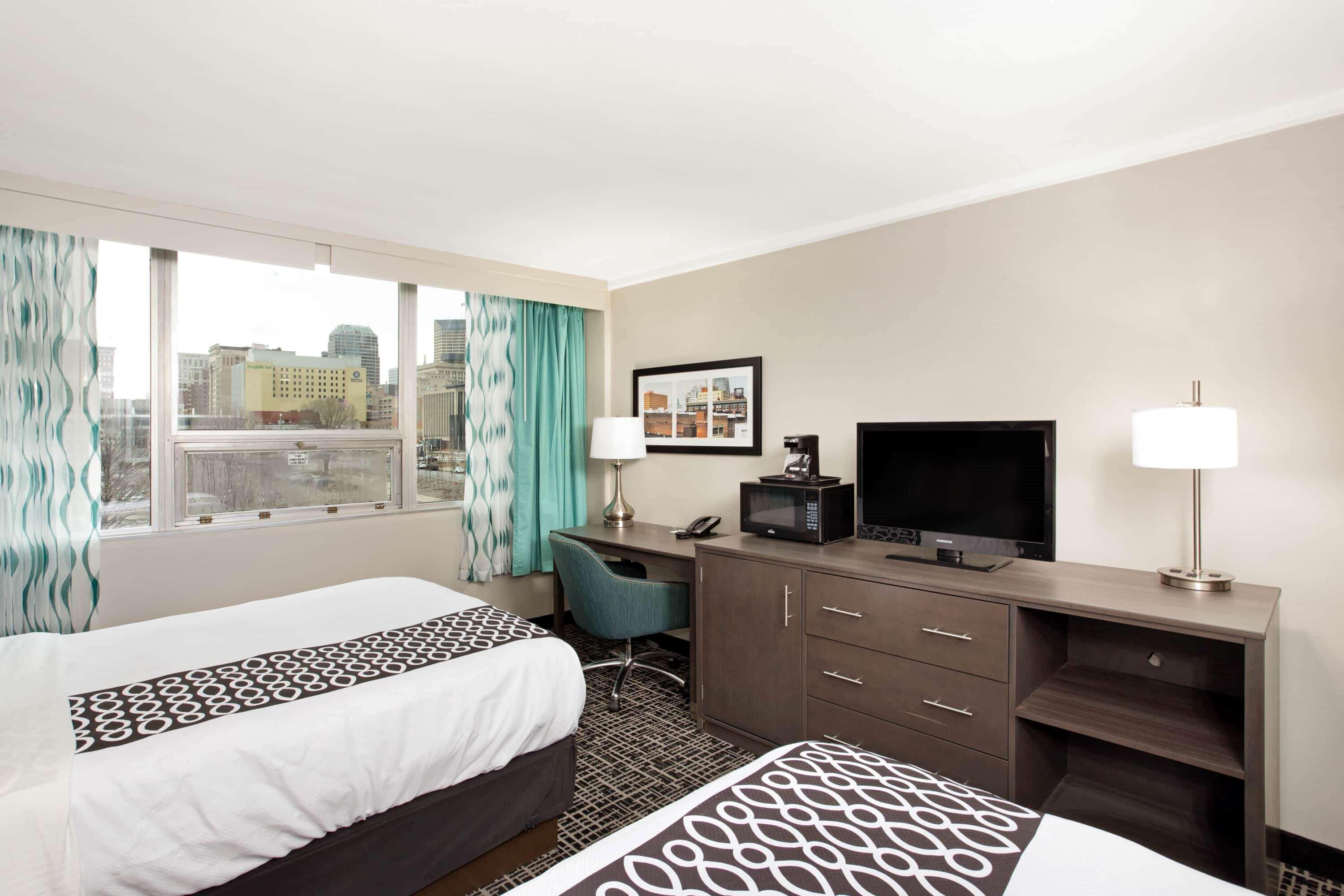 La Quinta Inn & Suites By Wyndham Indianapolis Downtown Экстерьер фото