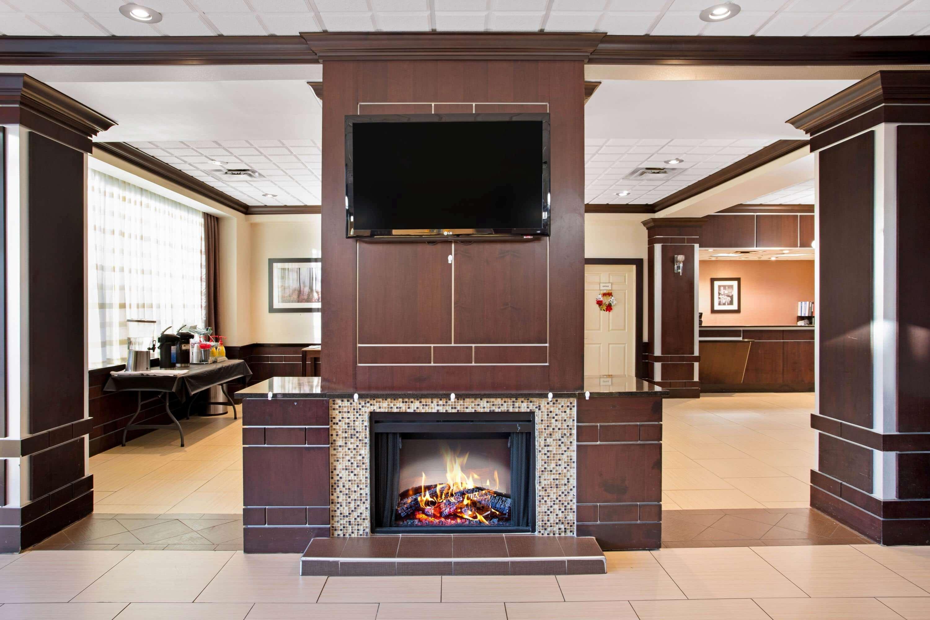 La Quinta Inn & Suites By Wyndham Indianapolis Downtown Экстерьер фото