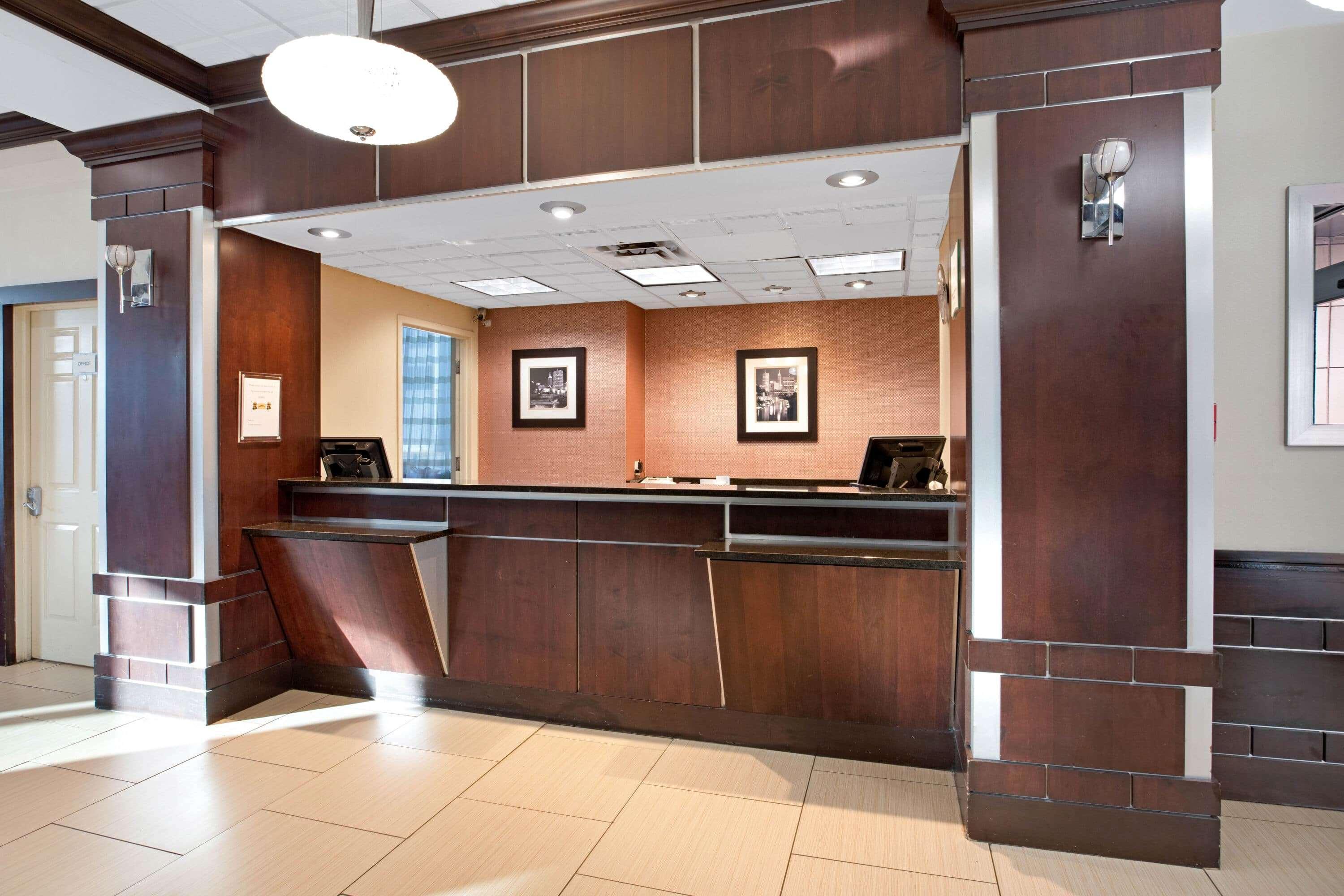 La Quinta Inn & Suites By Wyndham Indianapolis Downtown Экстерьер фото