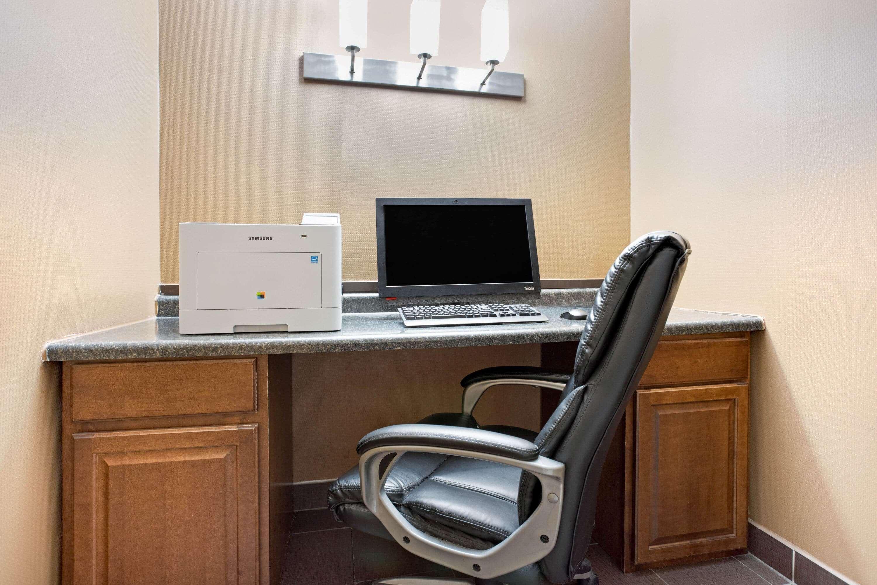 La Quinta Inn & Suites By Wyndham Indianapolis Downtown Экстерьер фото