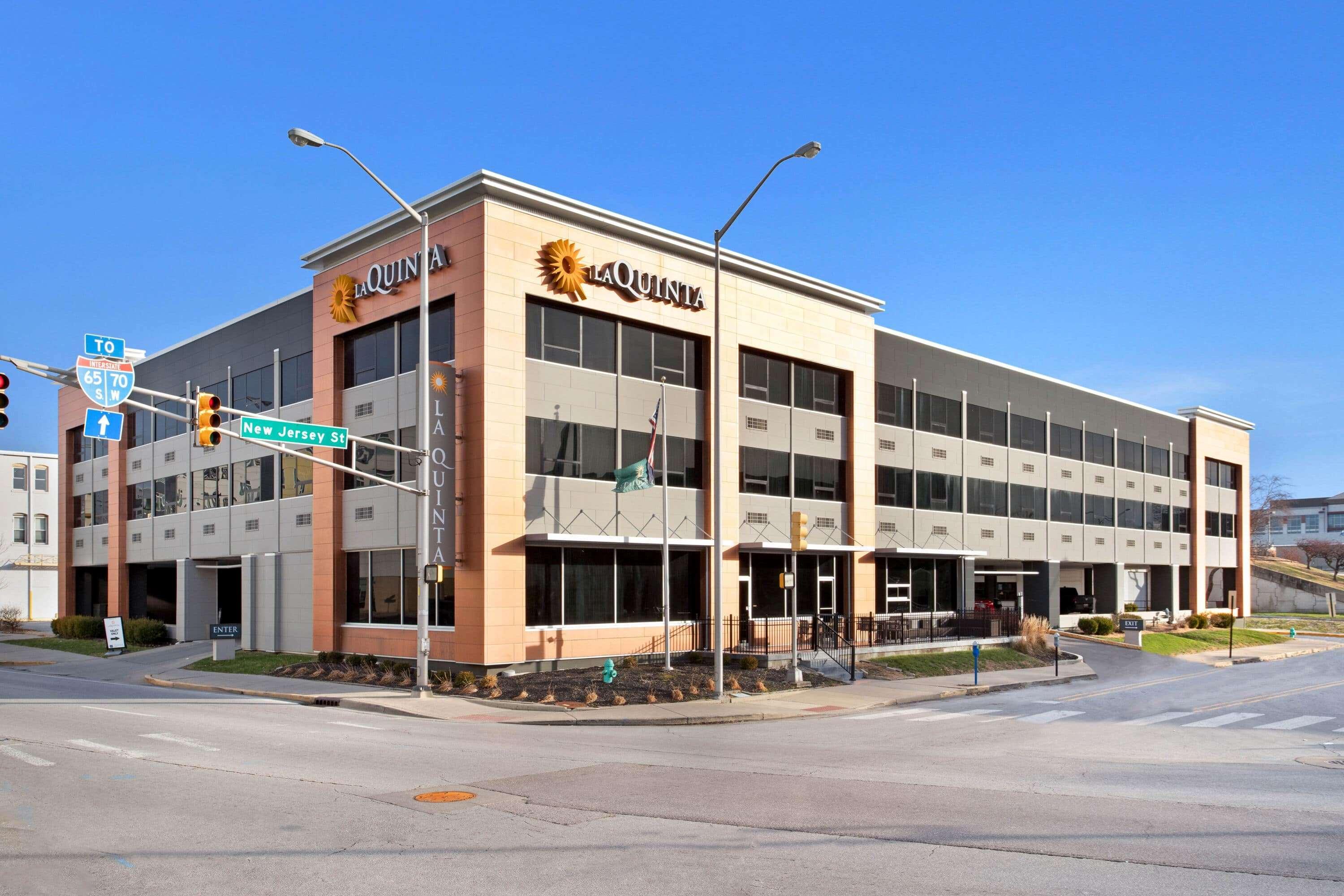 La Quinta Inn & Suites By Wyndham Indianapolis Downtown Экстерьер фото