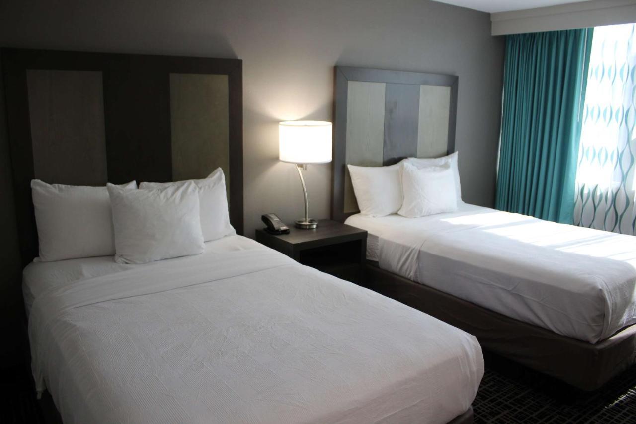 La Quinta Inn & Suites By Wyndham Indianapolis Downtown Экстерьер фото