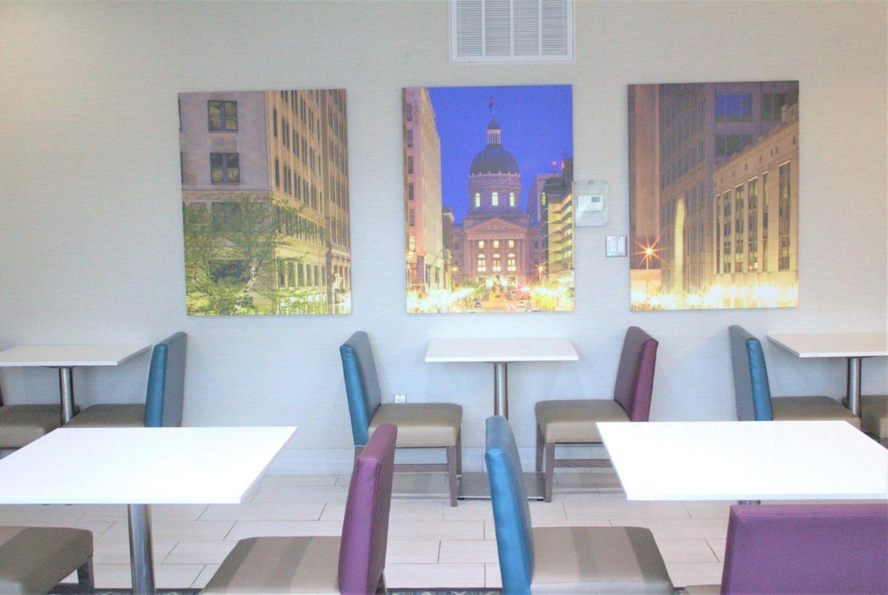 La Quinta Inn & Suites By Wyndham Indianapolis Downtown Экстерьер фото