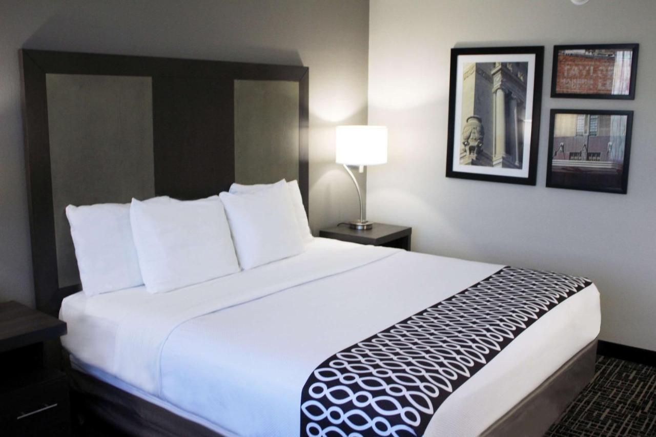 La Quinta Inn & Suites By Wyndham Indianapolis Downtown Экстерьер фото