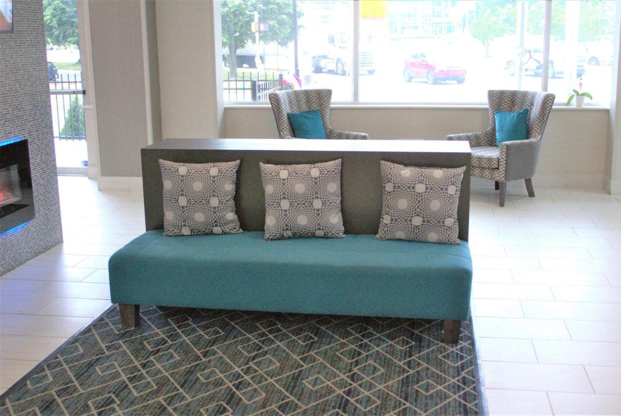 La Quinta Inn & Suites By Wyndham Indianapolis Downtown Экстерьер фото