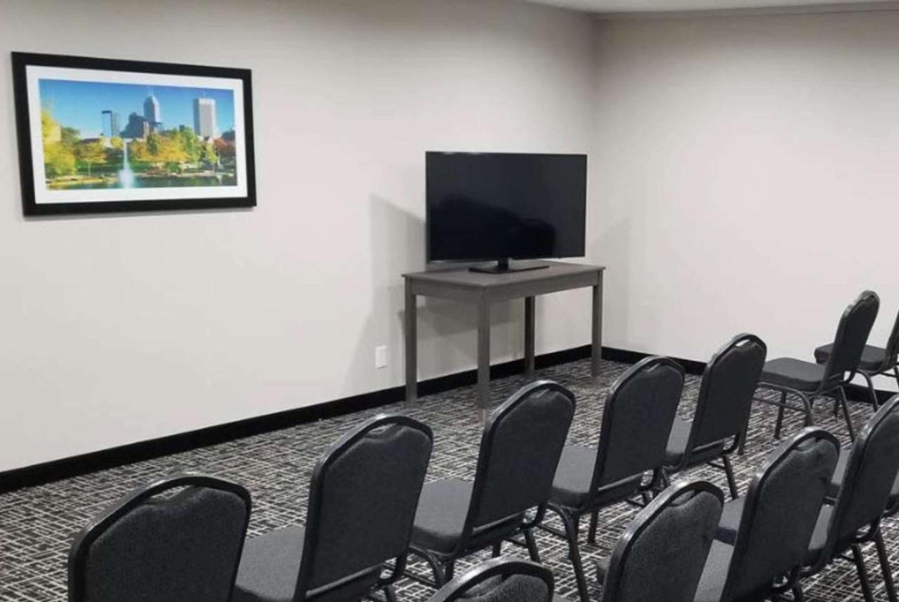 La Quinta Inn & Suites By Wyndham Indianapolis Downtown Экстерьер фото