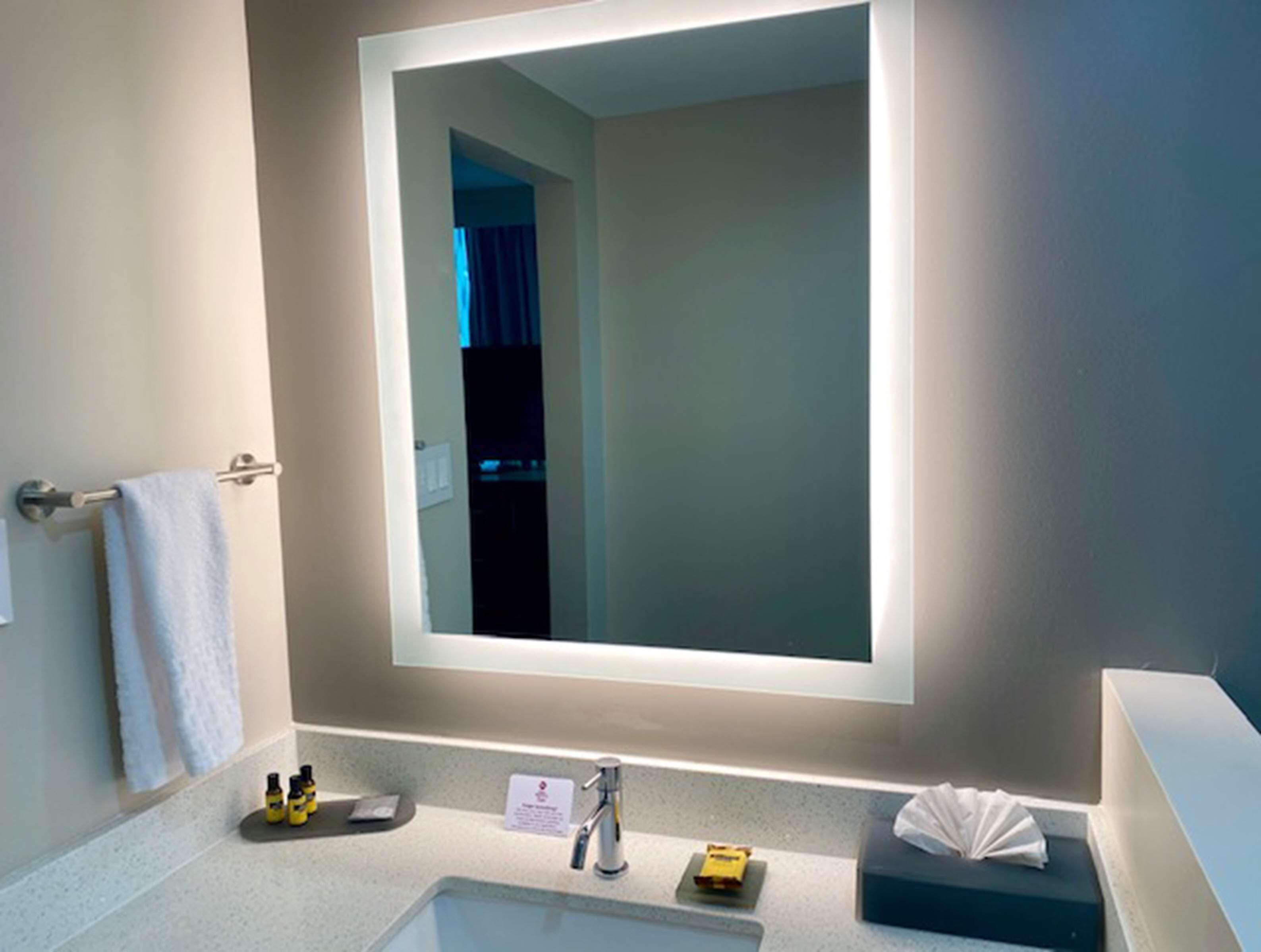 La Quinta Inn & Suites By Wyndham Indianapolis Downtown Экстерьер фото