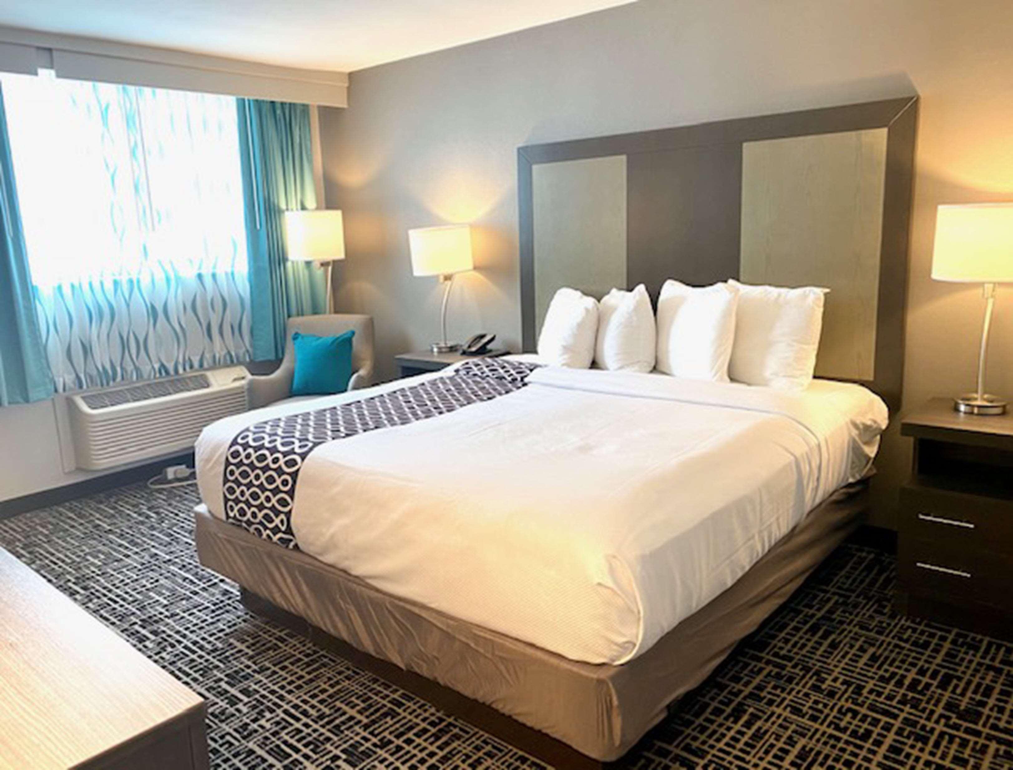 La Quinta Inn & Suites By Wyndham Indianapolis Downtown Экстерьер фото