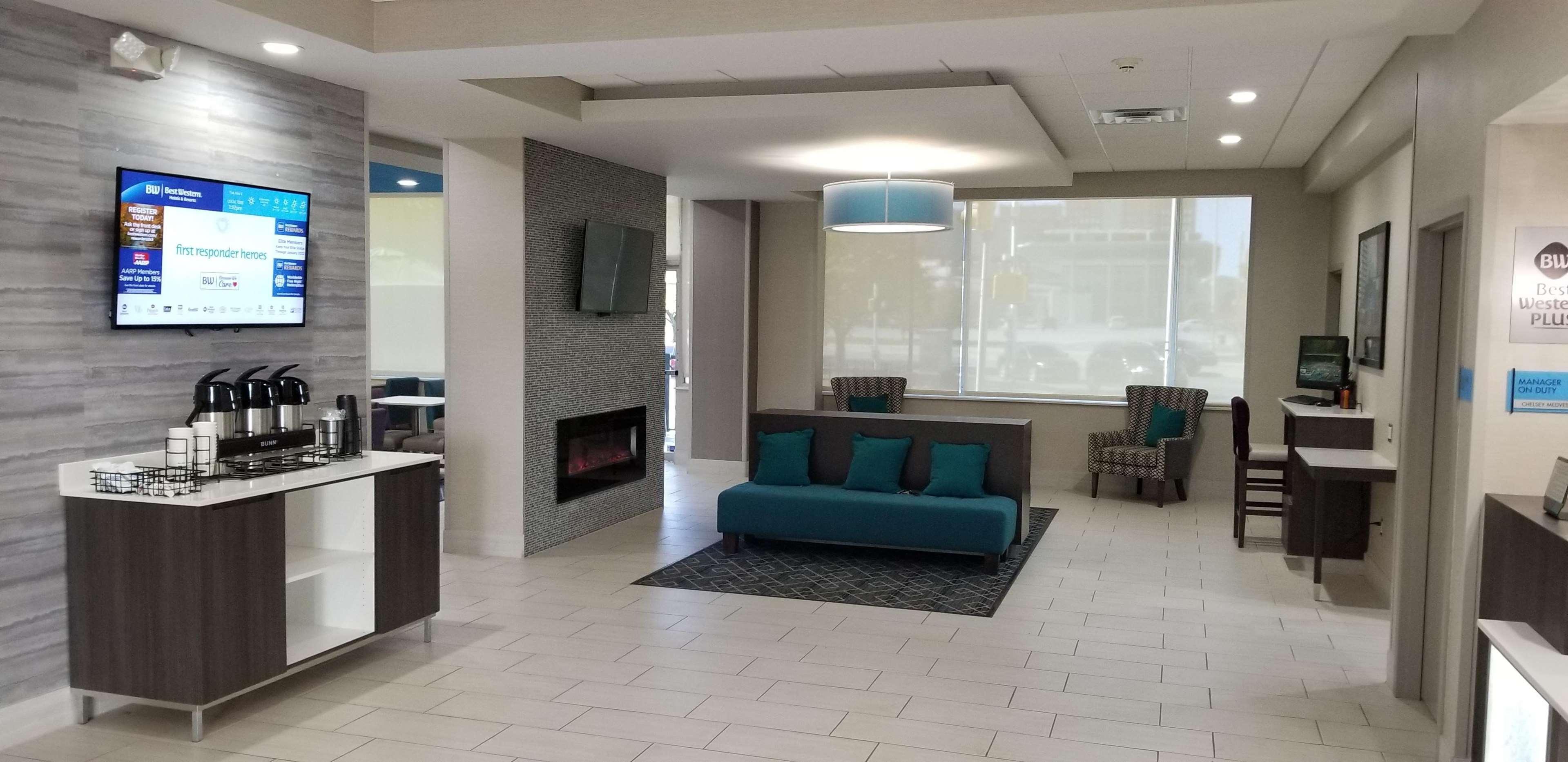 La Quinta Inn & Suites By Wyndham Indianapolis Downtown Экстерьер фото