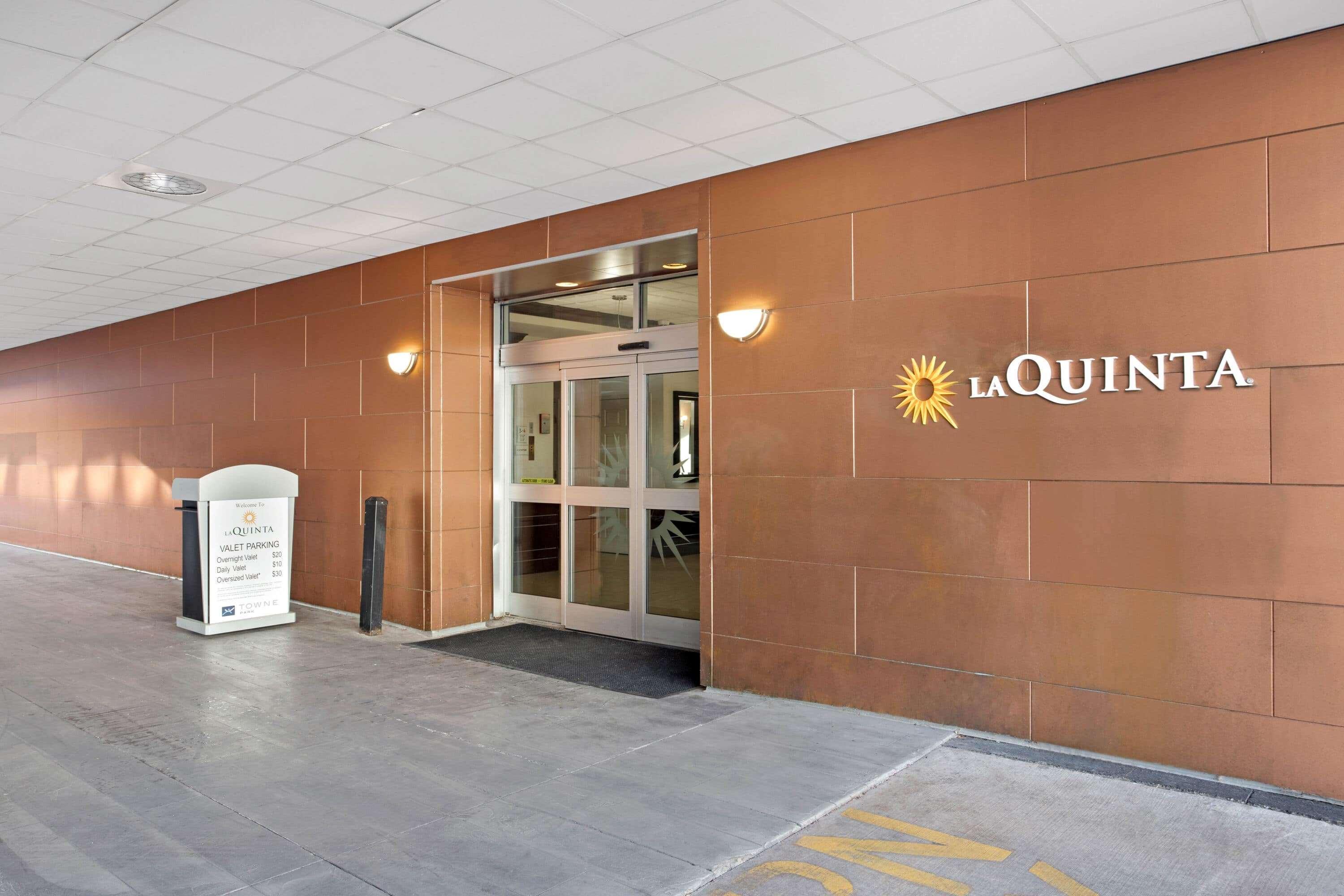 La Quinta Inn & Suites By Wyndham Indianapolis Downtown Экстерьер фото