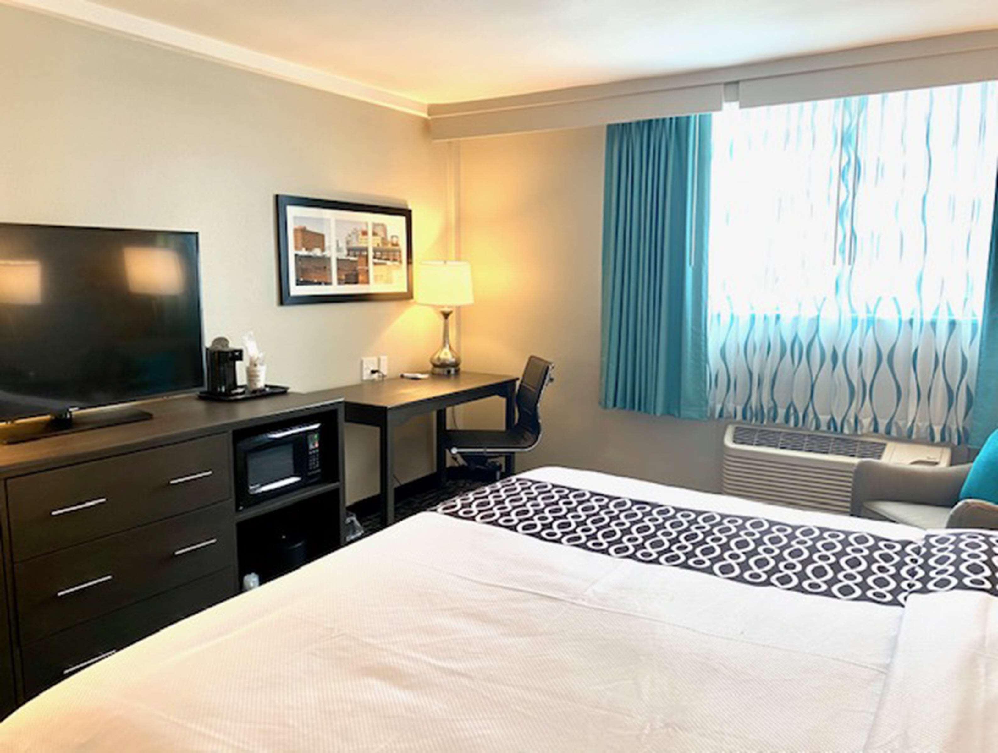 La Quinta Inn & Suites By Wyndham Indianapolis Downtown Экстерьер фото