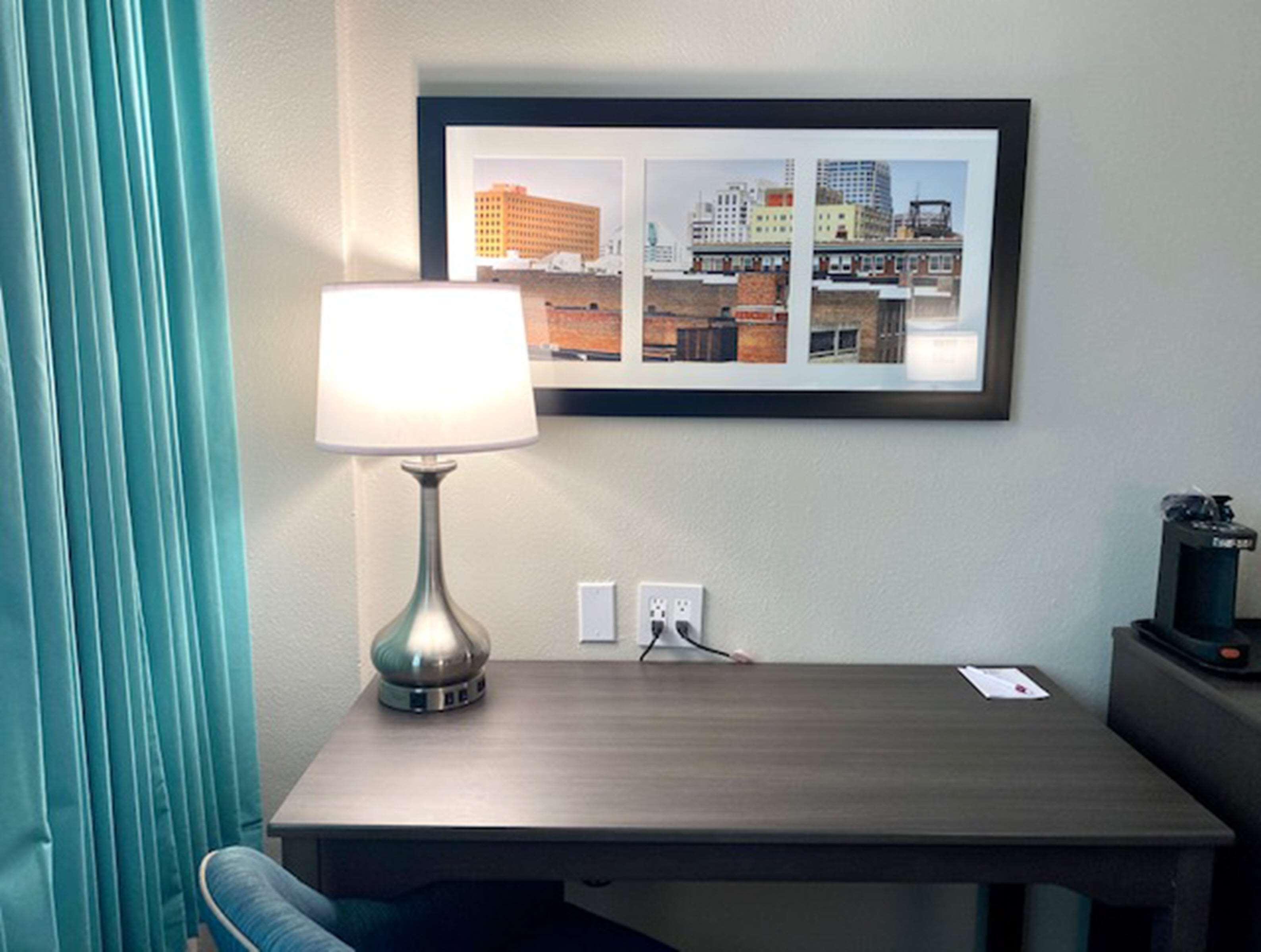 La Quinta Inn & Suites By Wyndham Indianapolis Downtown Экстерьер фото