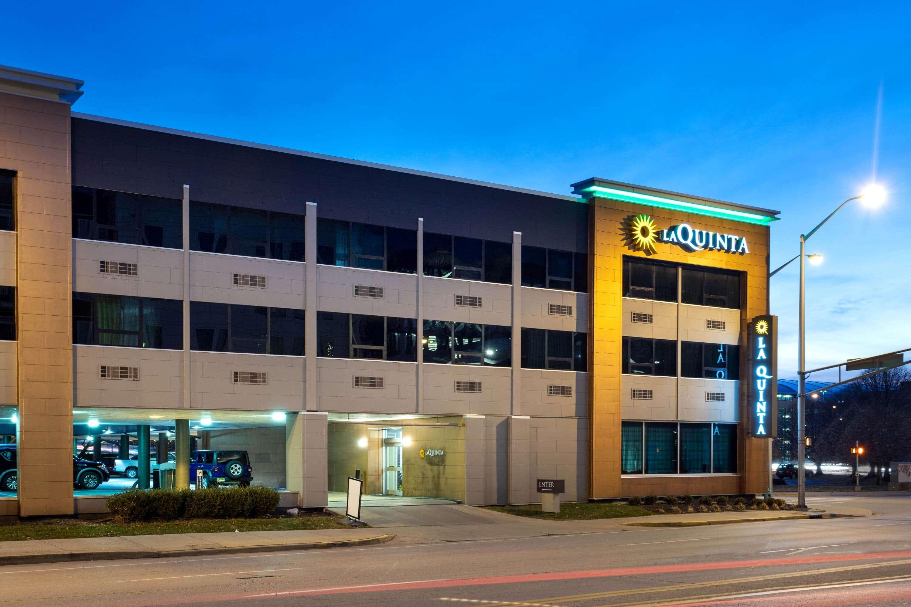 La Quinta Inn & Suites By Wyndham Indianapolis Downtown Экстерьер фото