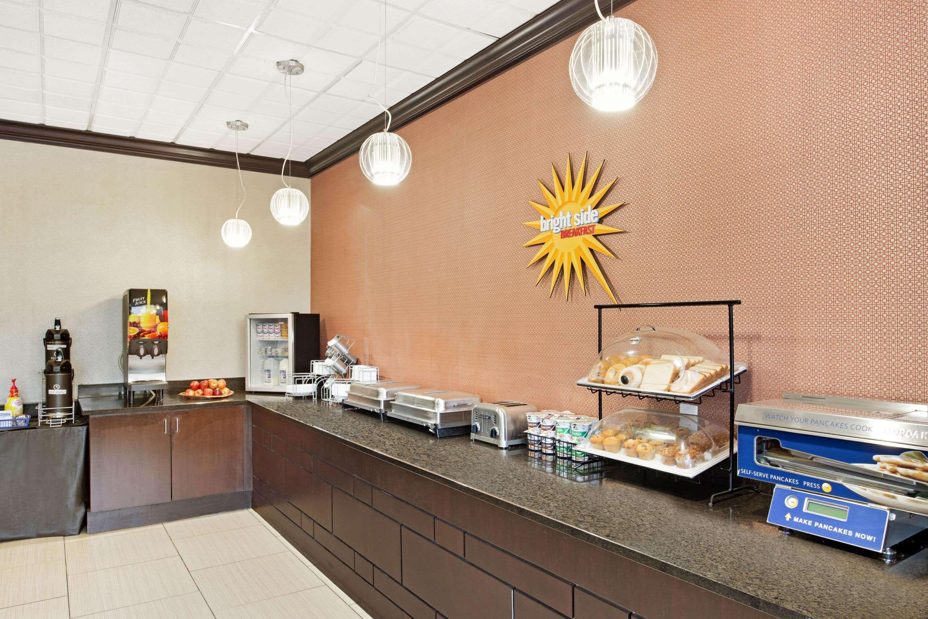 La Quinta Inn & Suites By Wyndham Indianapolis Downtown Экстерьер фото
