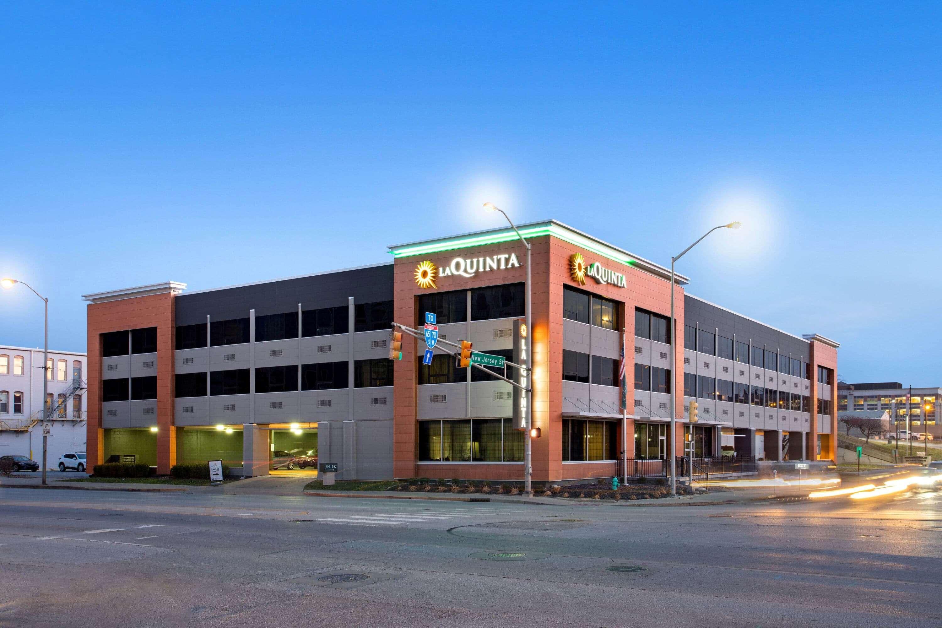 La Quinta Inn & Suites By Wyndham Indianapolis Downtown Экстерьер фото