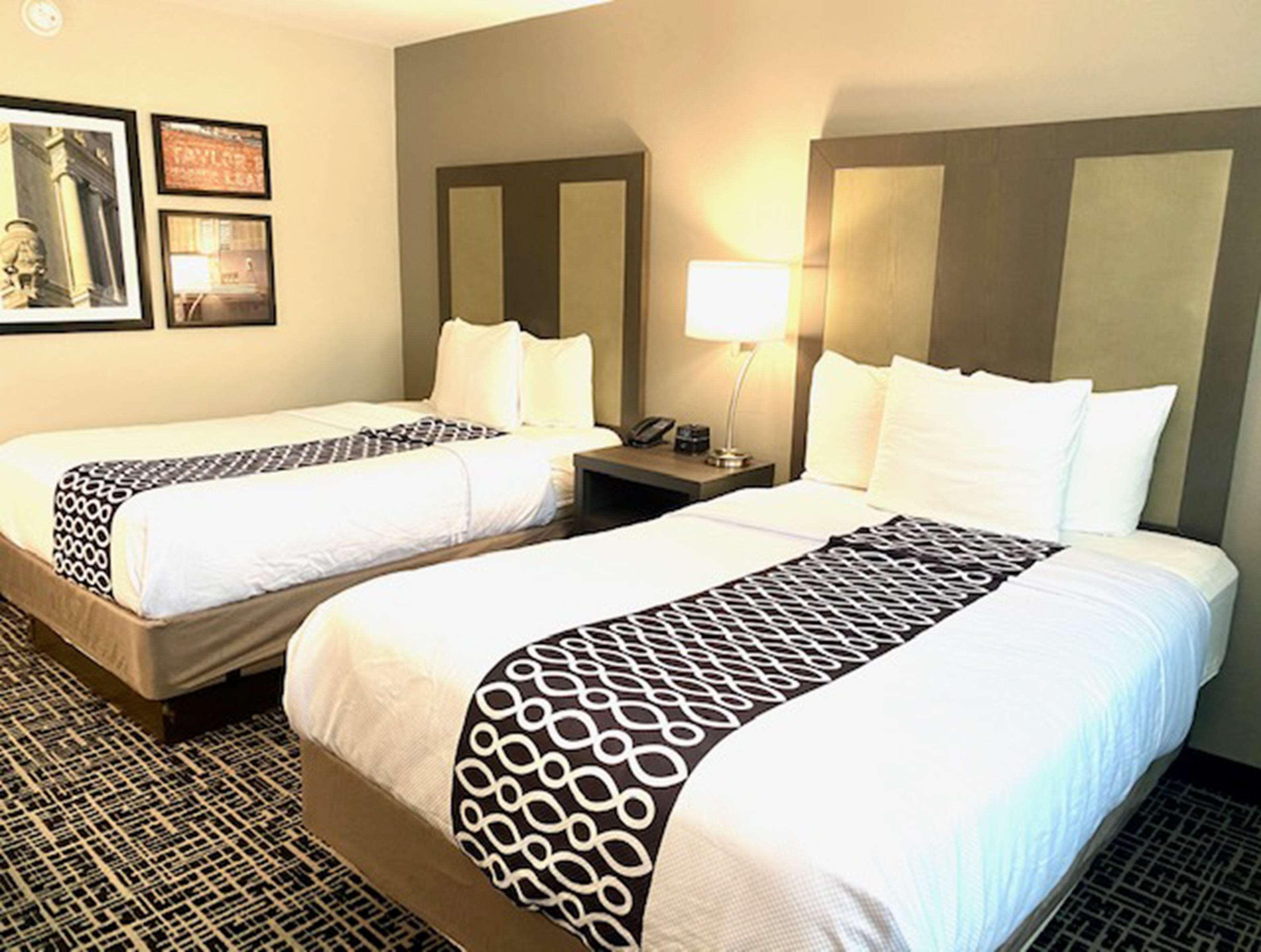 La Quinta Inn & Suites By Wyndham Indianapolis Downtown Экстерьер фото