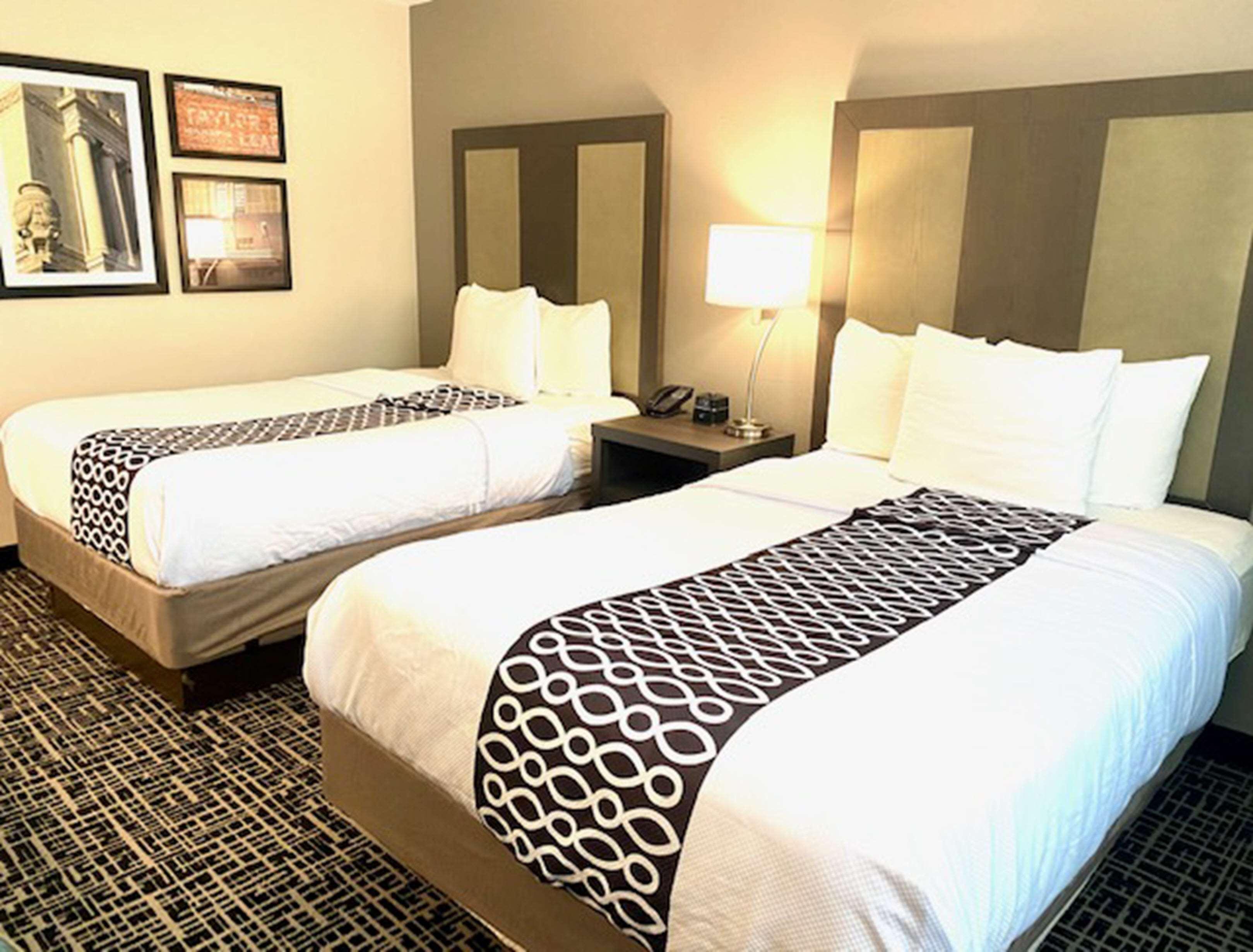 La Quinta Inn & Suites By Wyndham Indianapolis Downtown Экстерьер фото