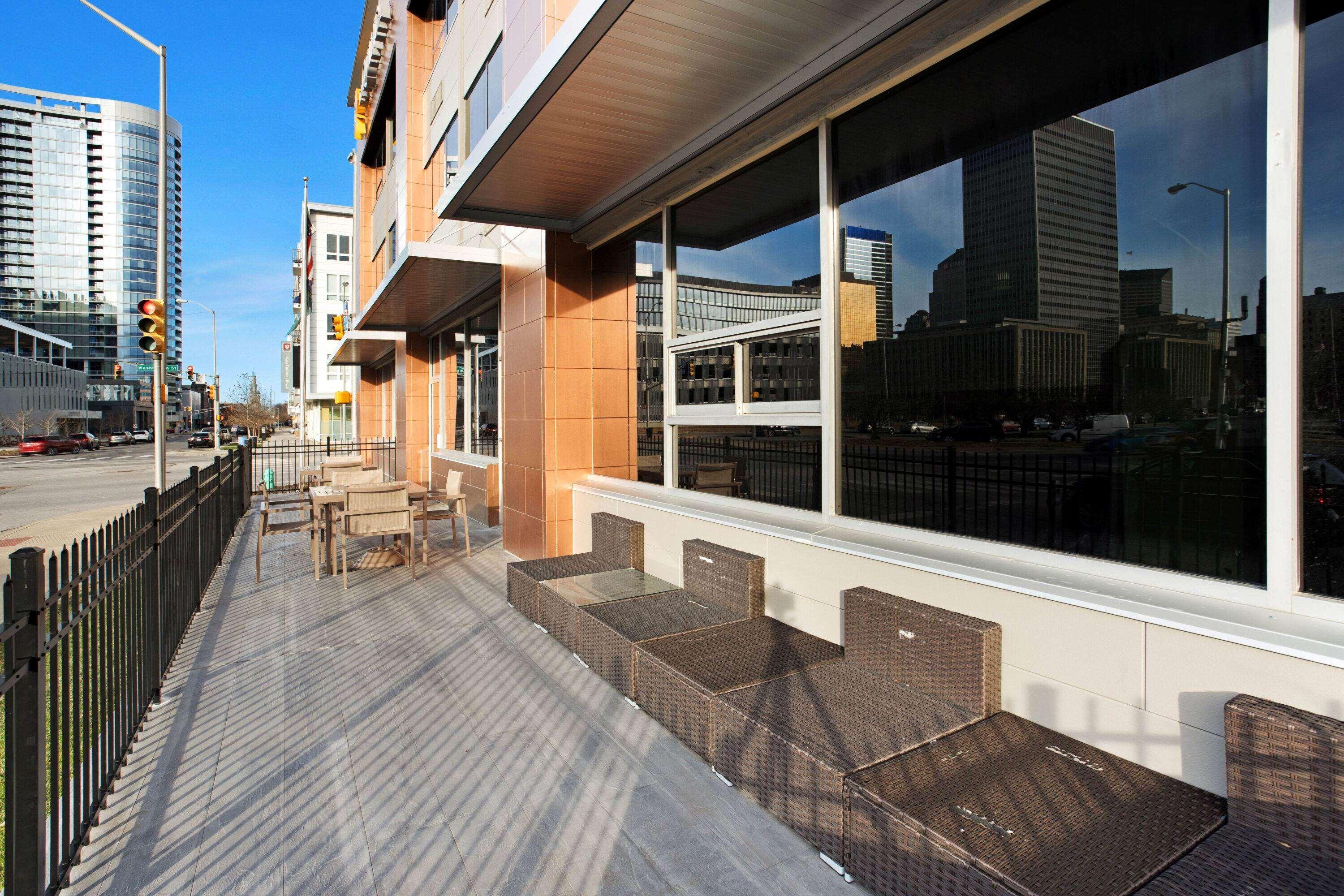 La Quinta Inn & Suites By Wyndham Indianapolis Downtown Экстерьер фото