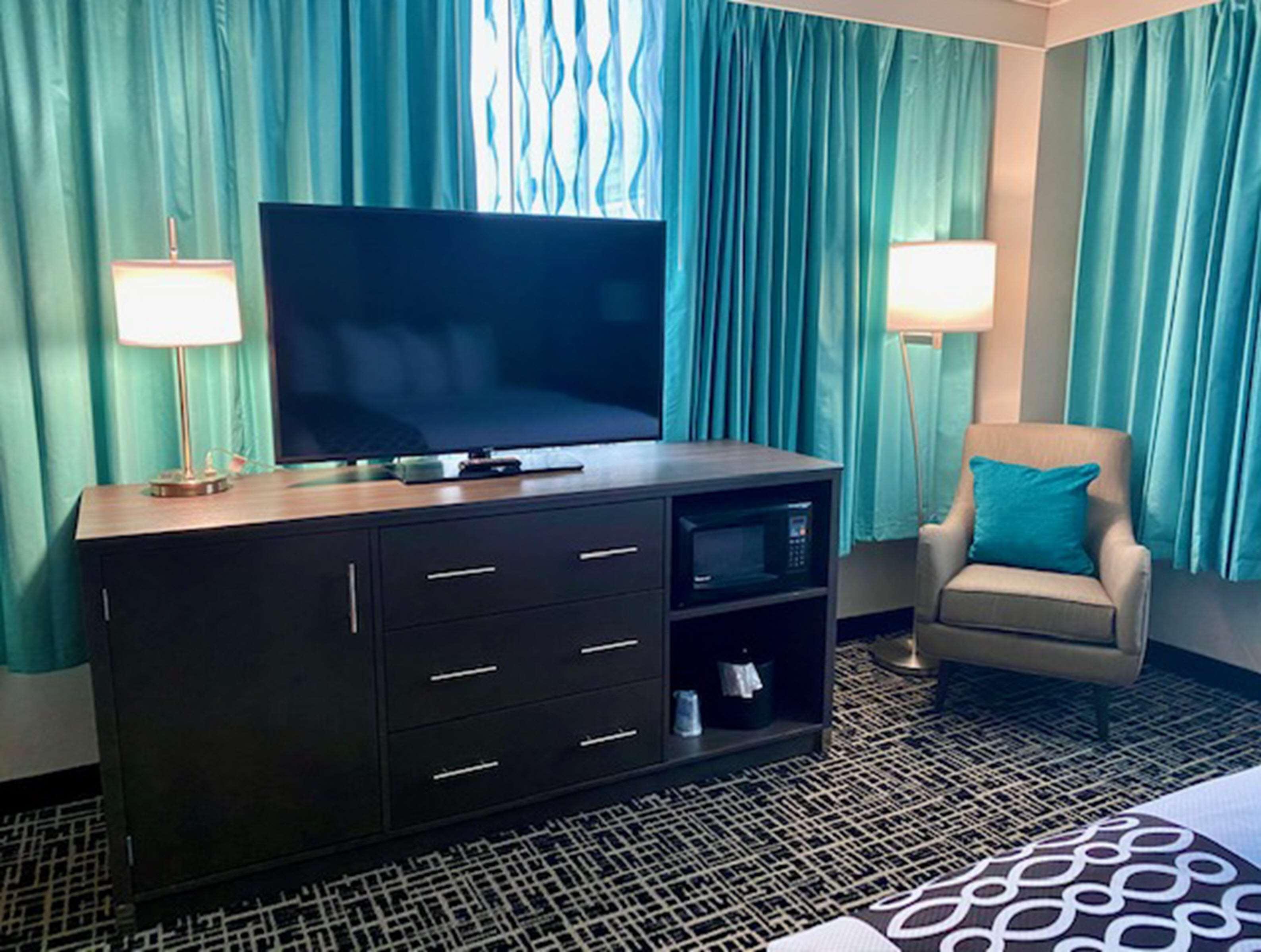 La Quinta Inn & Suites By Wyndham Indianapolis Downtown Экстерьер фото